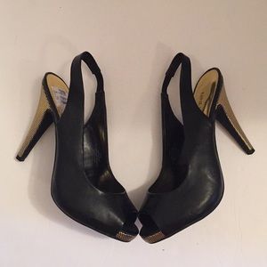NineWest Black Leather GoldenHeel Sandal- Size 7.5